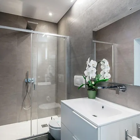 Villa Maraini Lake View - Sauna & Jacuzzi *